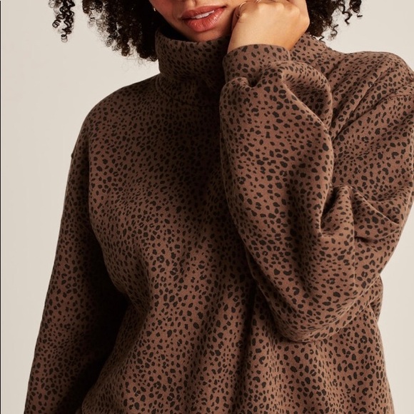 New! Abercrombie & Fitch Turtleneck Sweatshirt - Picture 5 of 8